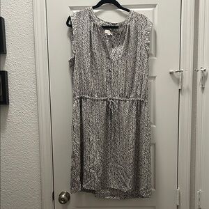 LOFT Sleeveless V-Neck Drawstring Midi Dress - White & Black Leaf Print